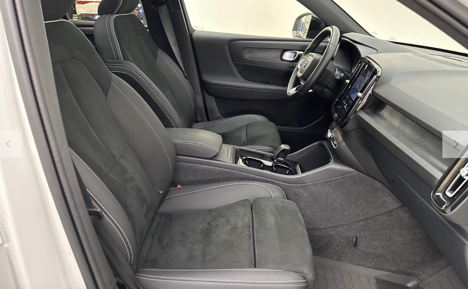 Hvid Volvo XC40 fra 2024
