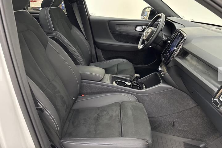 Hvid Volvo XC40 fra 2024
