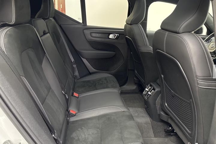 Hvid Volvo XC40 fra 2024