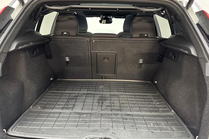 Hvid Volvo XC40 fra 2024