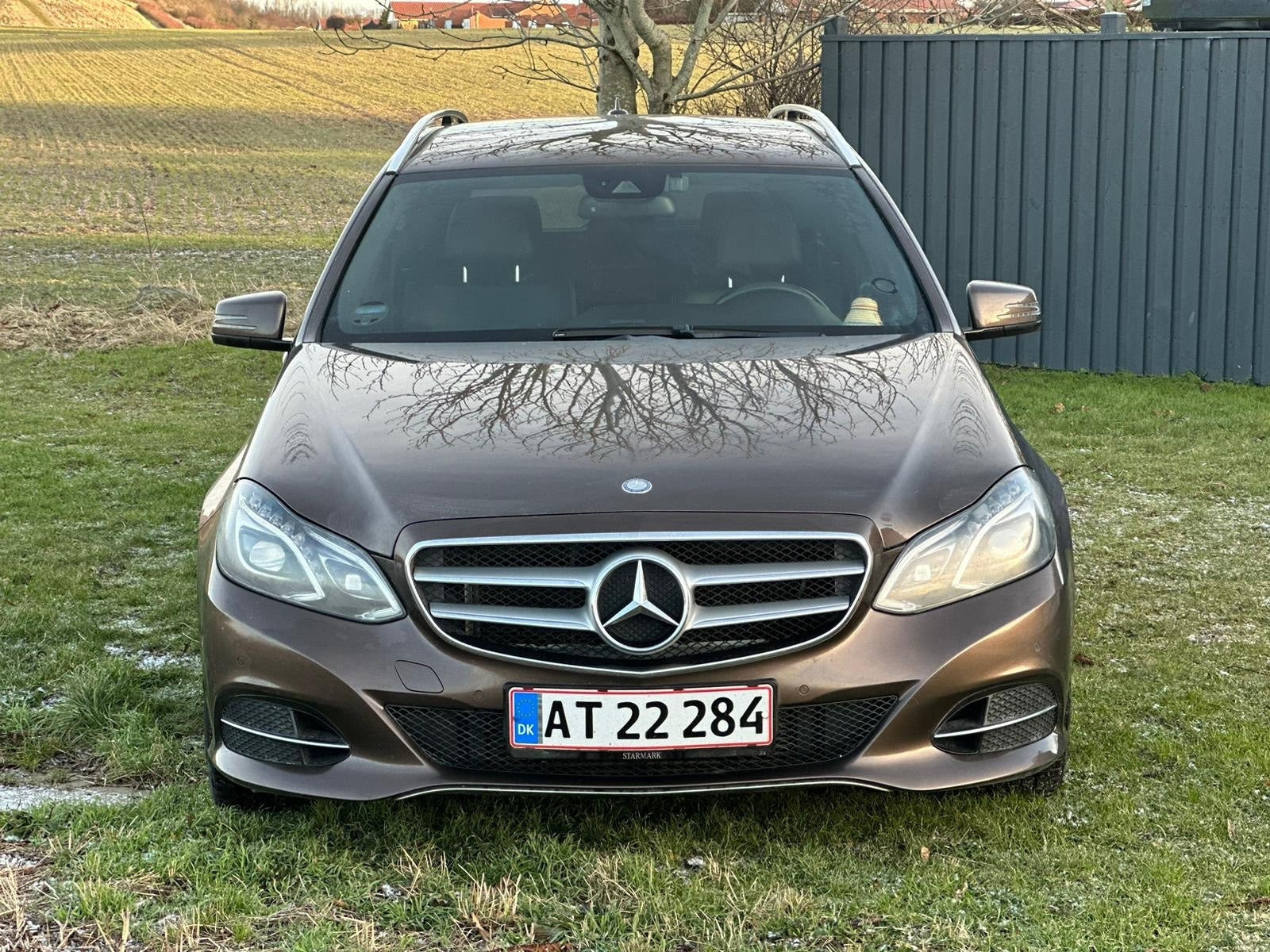 Brun Mercedes E220 fra 2014