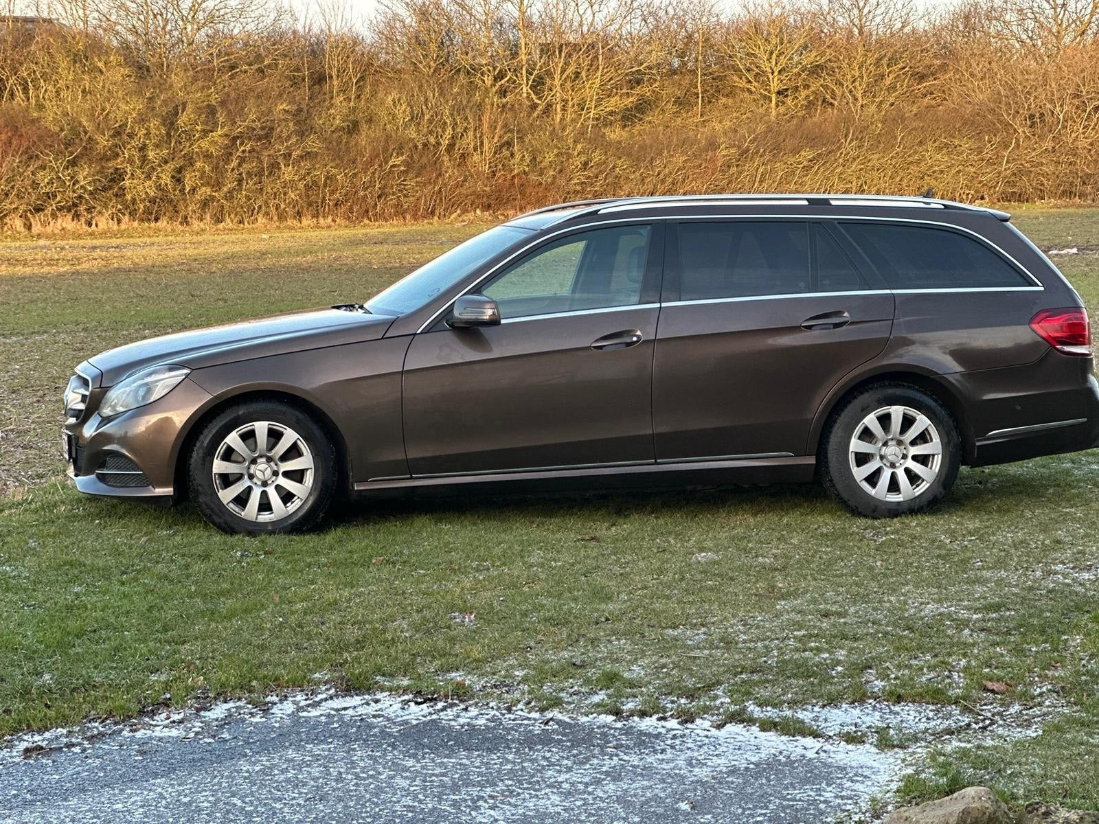 Brun Mercedes E220 fra 2014