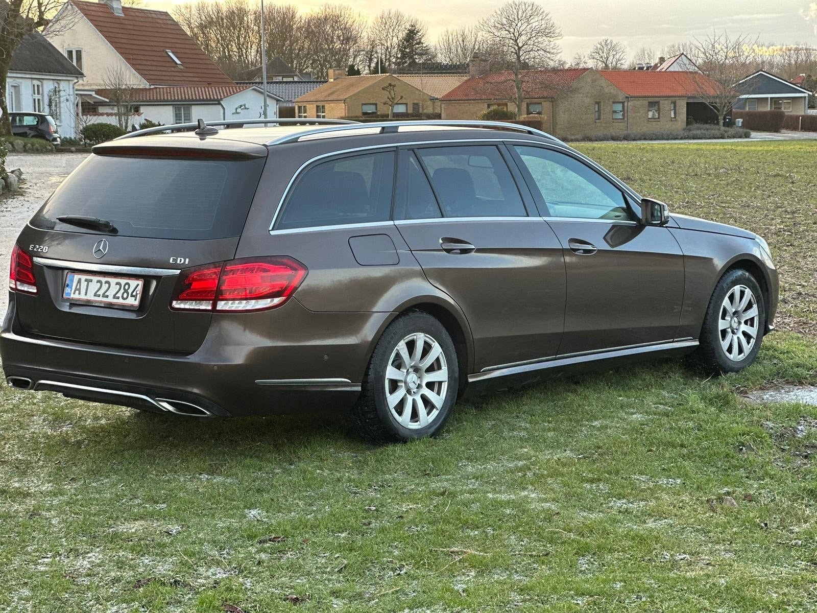 Brun Mercedes E220 fra 2014