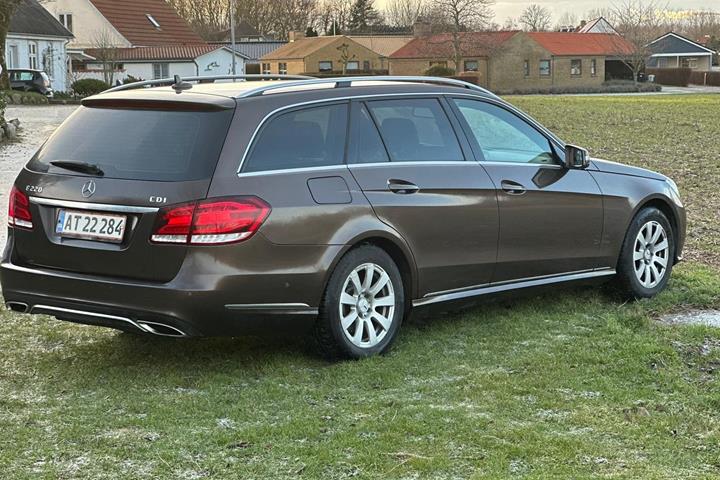 Brun Mercedes E220 fra 2014