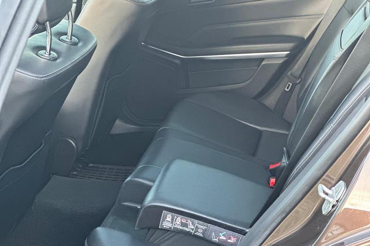 Brun Mercedes E220 fra 2014
