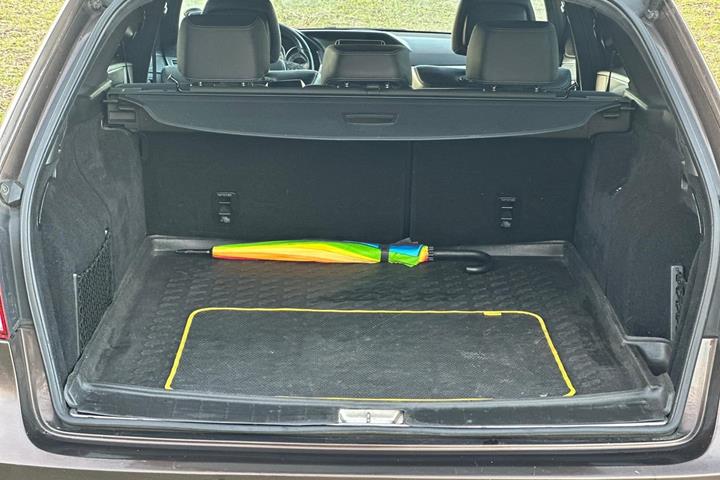 Brun Mercedes E220 fra 2014