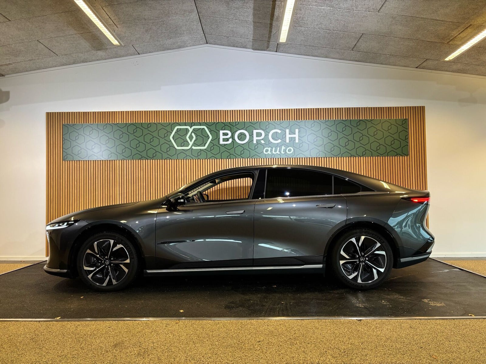 Grå Mazda 6e fra 2025