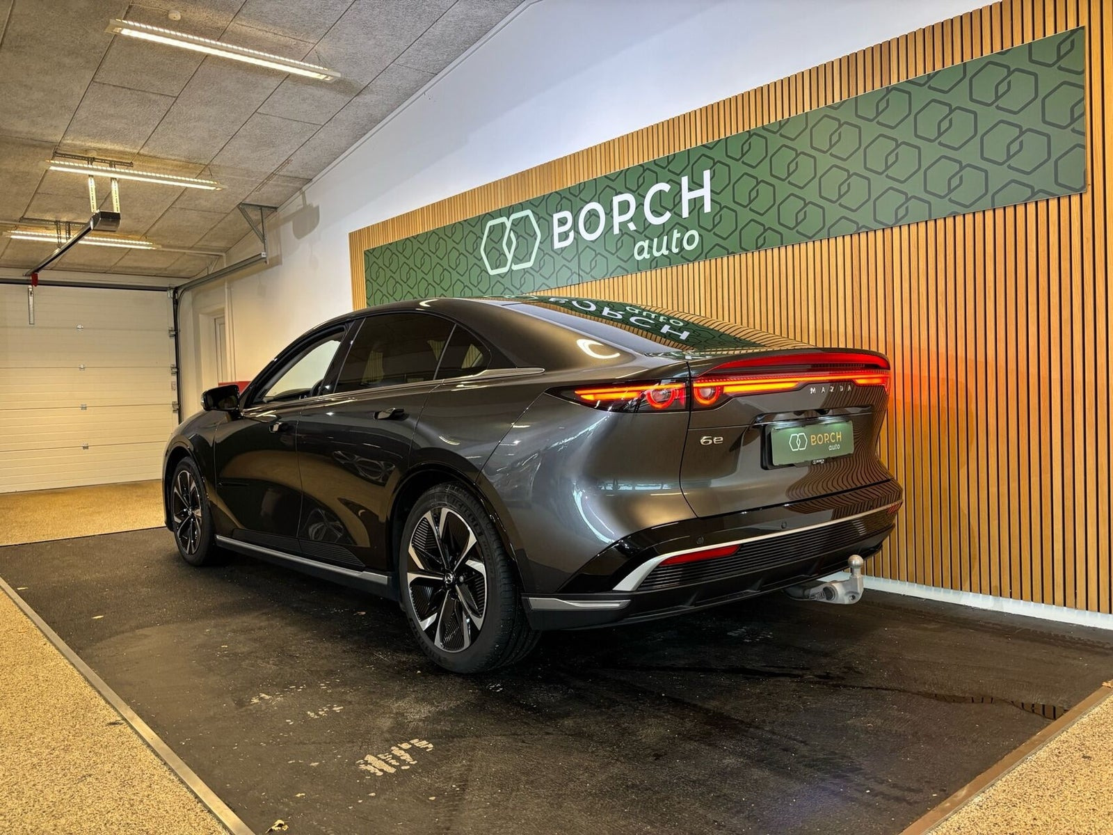 Grå Mazda 6e fra 2025