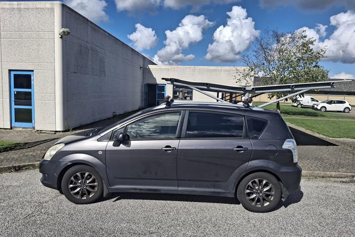 Grå Toyota Corolla Verso fra 2008