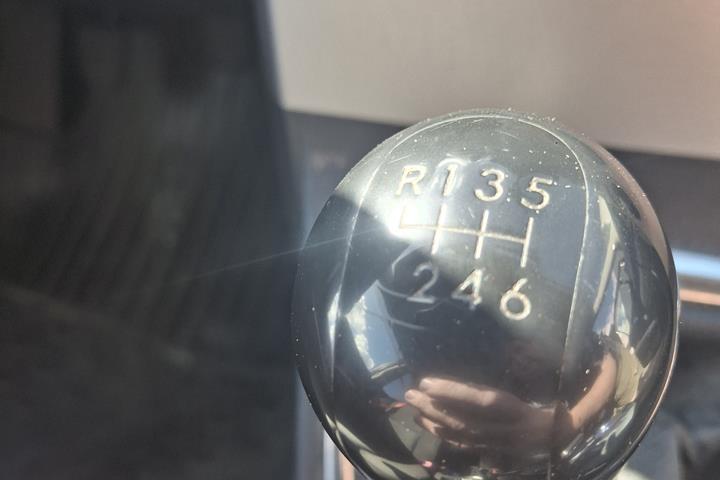 Grå Toyota Corolla Verso fra 2008
