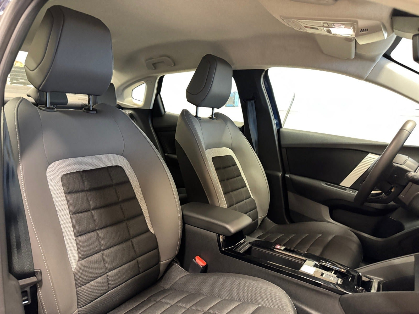 Blå Citroën ë-C4 X fra 2025