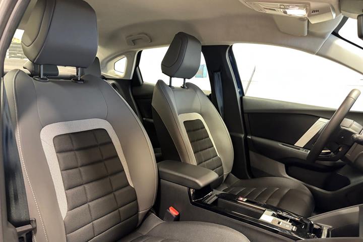 Blå Citroën ë-C4 X fra 2025