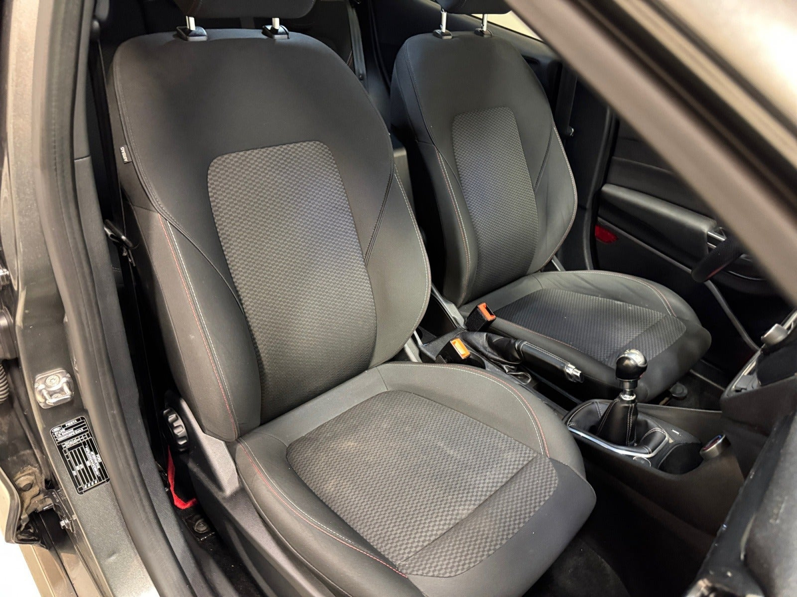 Grå Ford Fiesta fra 2018