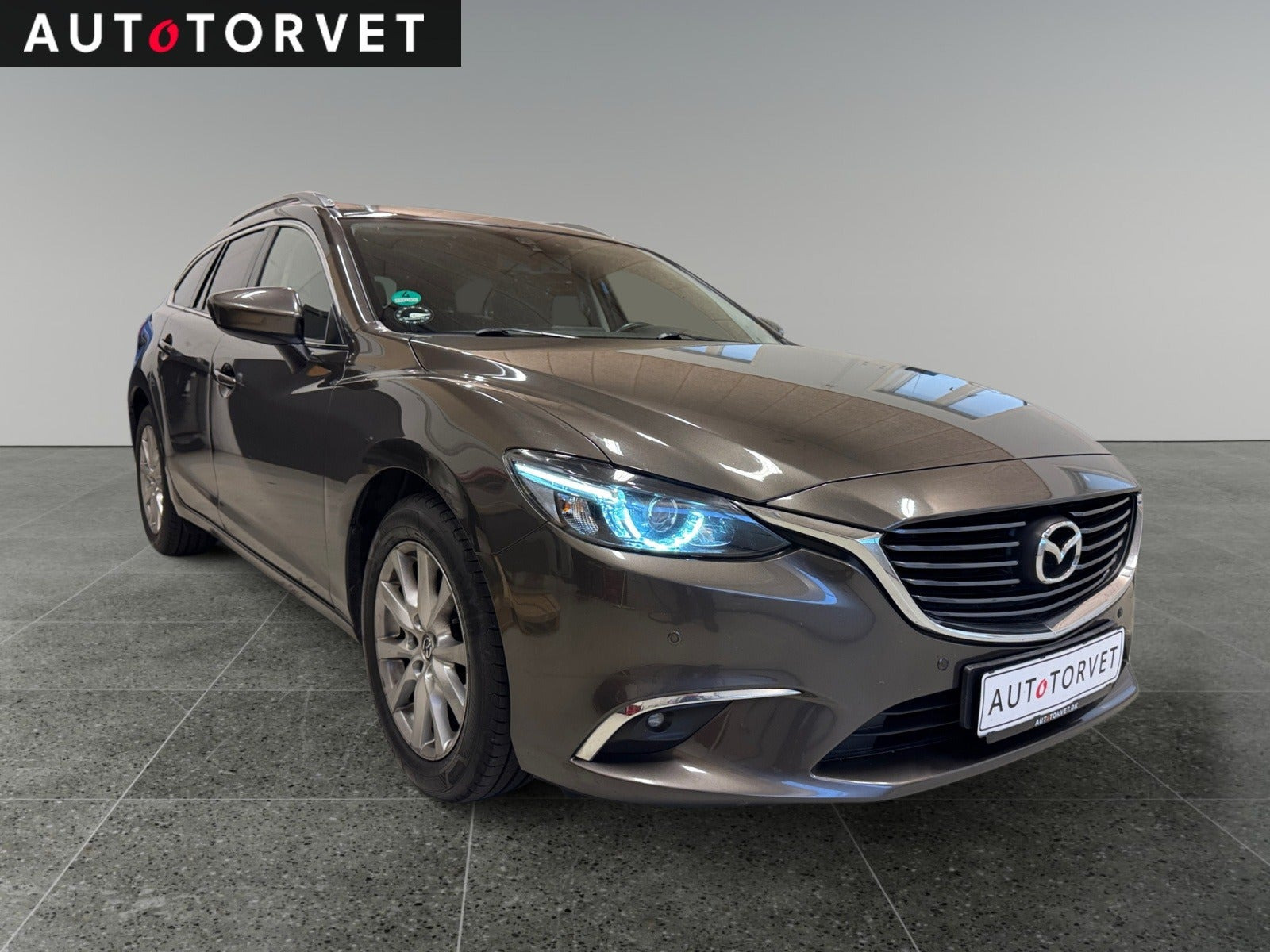 Brun Mazda 6 fra 2016