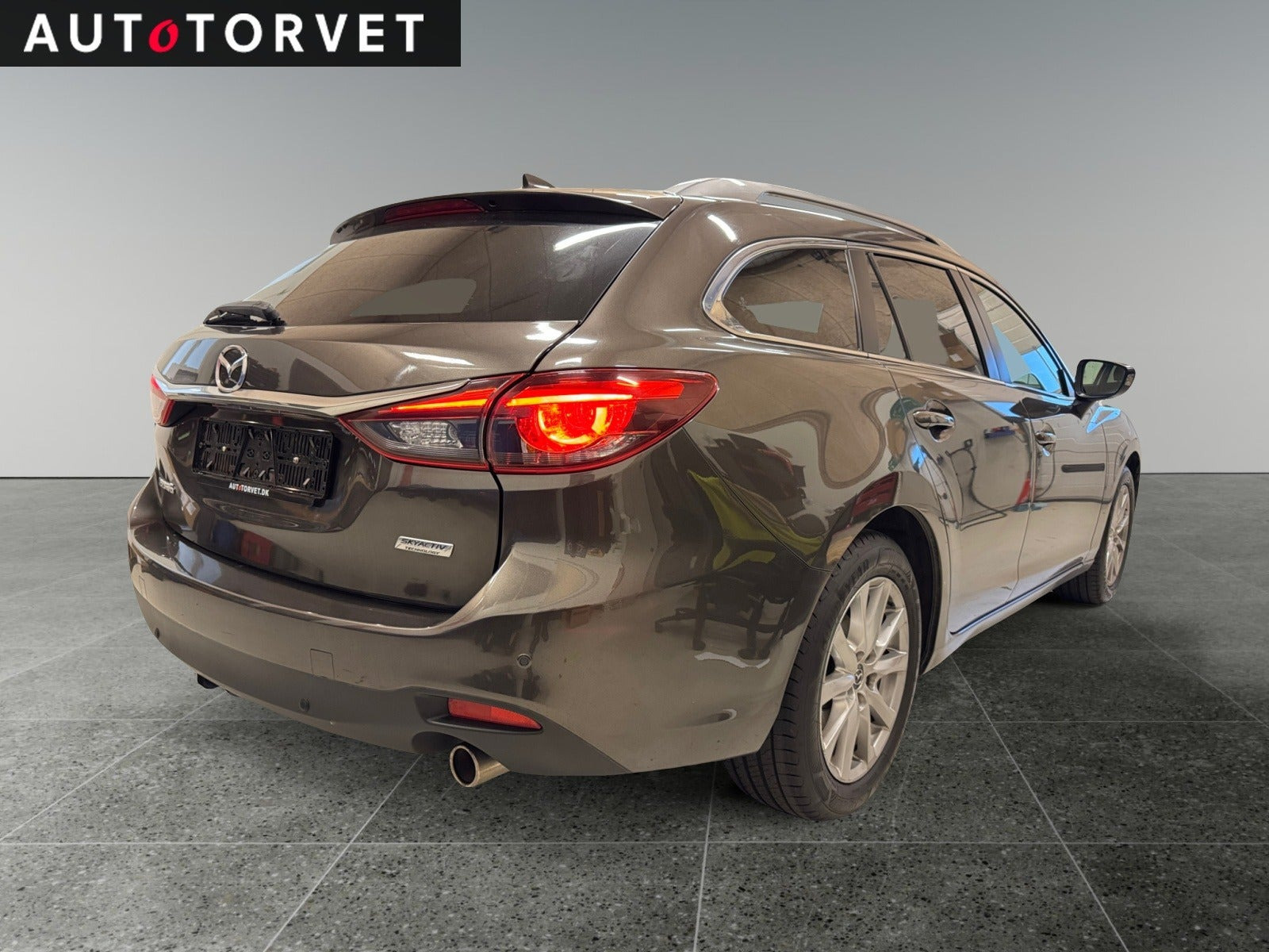 Brun Mazda 6 fra 2016