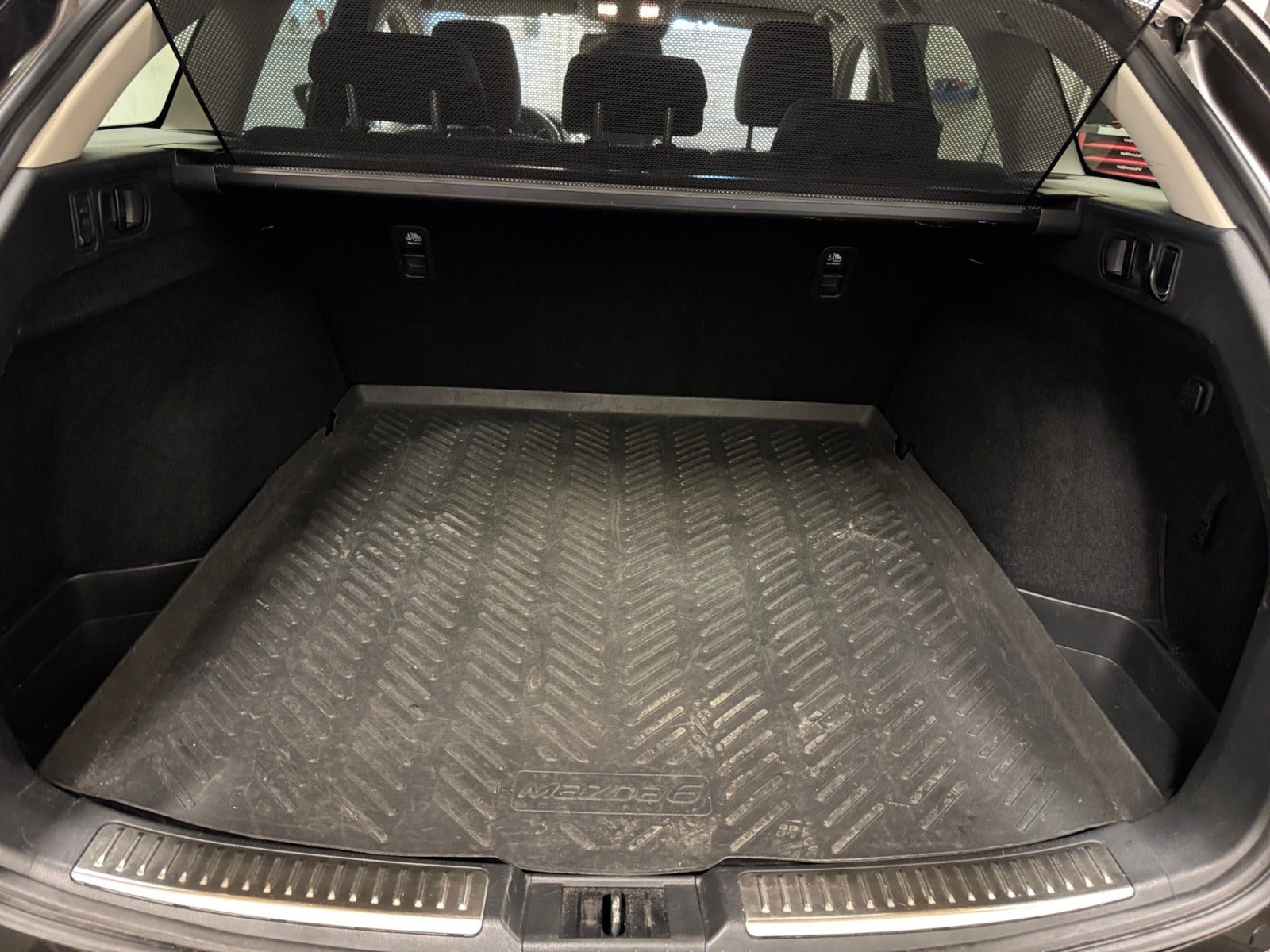 Brun Mazda 6 fra 2016