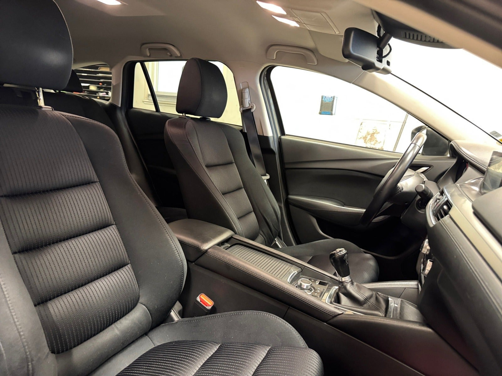 Brun Mazda 6 fra 2016