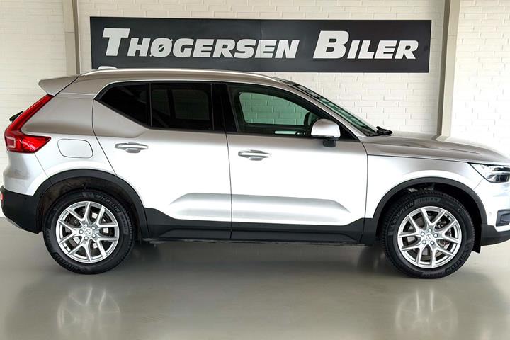 Sølv Volvo XC40 fra 2018