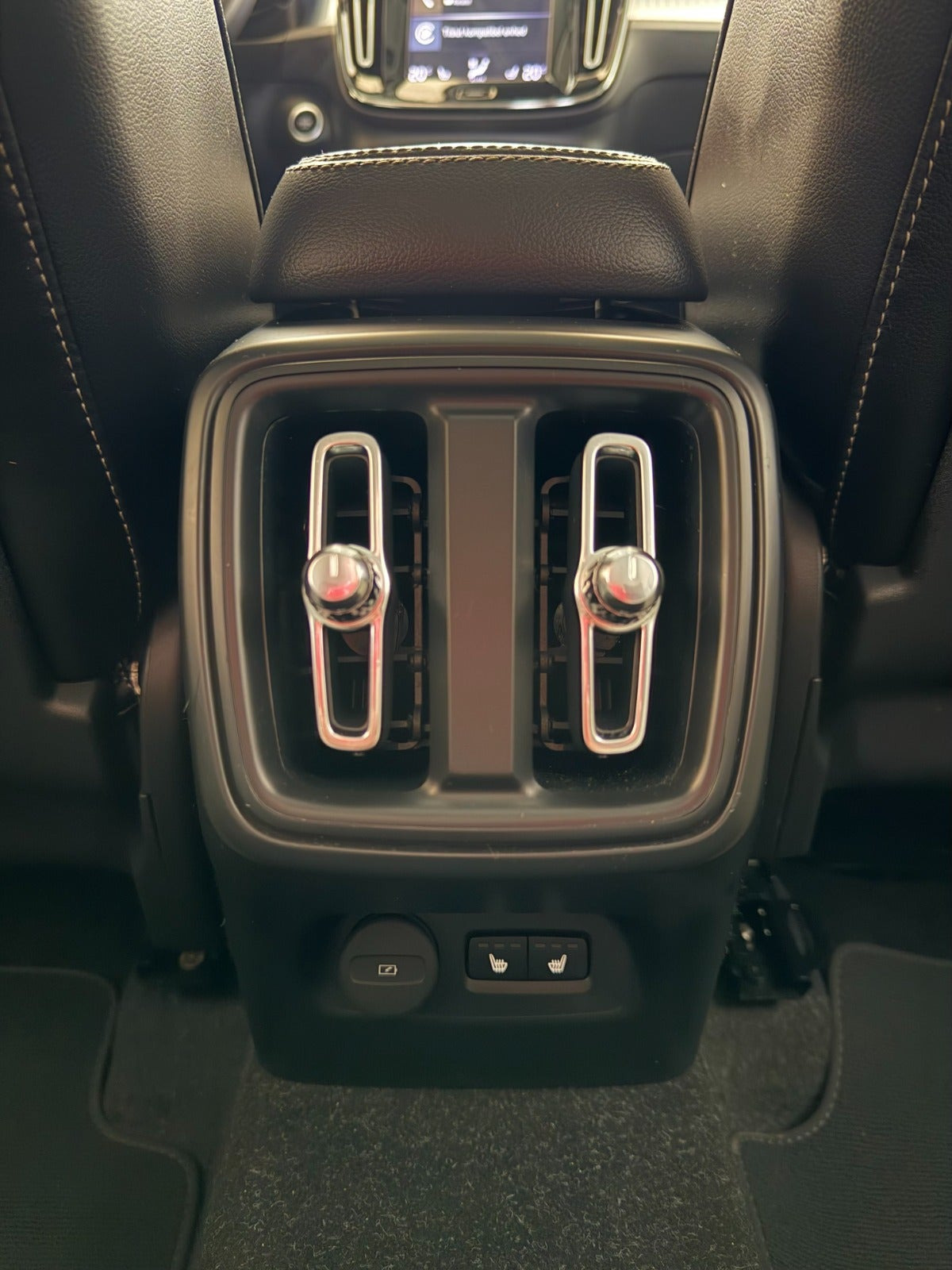Sølv Volvo XC40 fra 2018