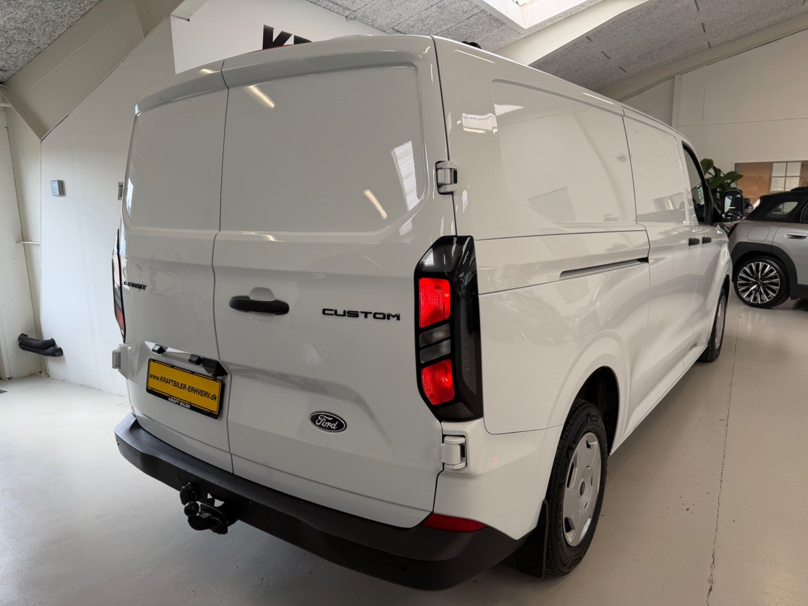 Hvid Ford Transit Custom 300 L2 fra 2024