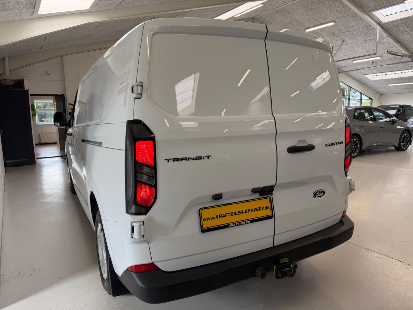 Hvid Ford Transit Custom 300 L2 fra 2024