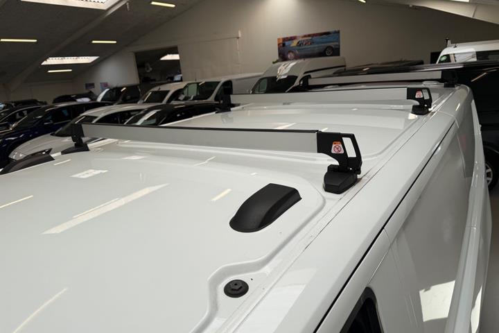 Hvid Ford Transit Custom 300 L2 fra 2024
