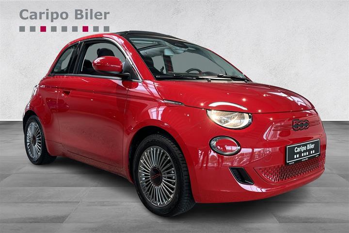 Rød Fiat 500e fra 2023