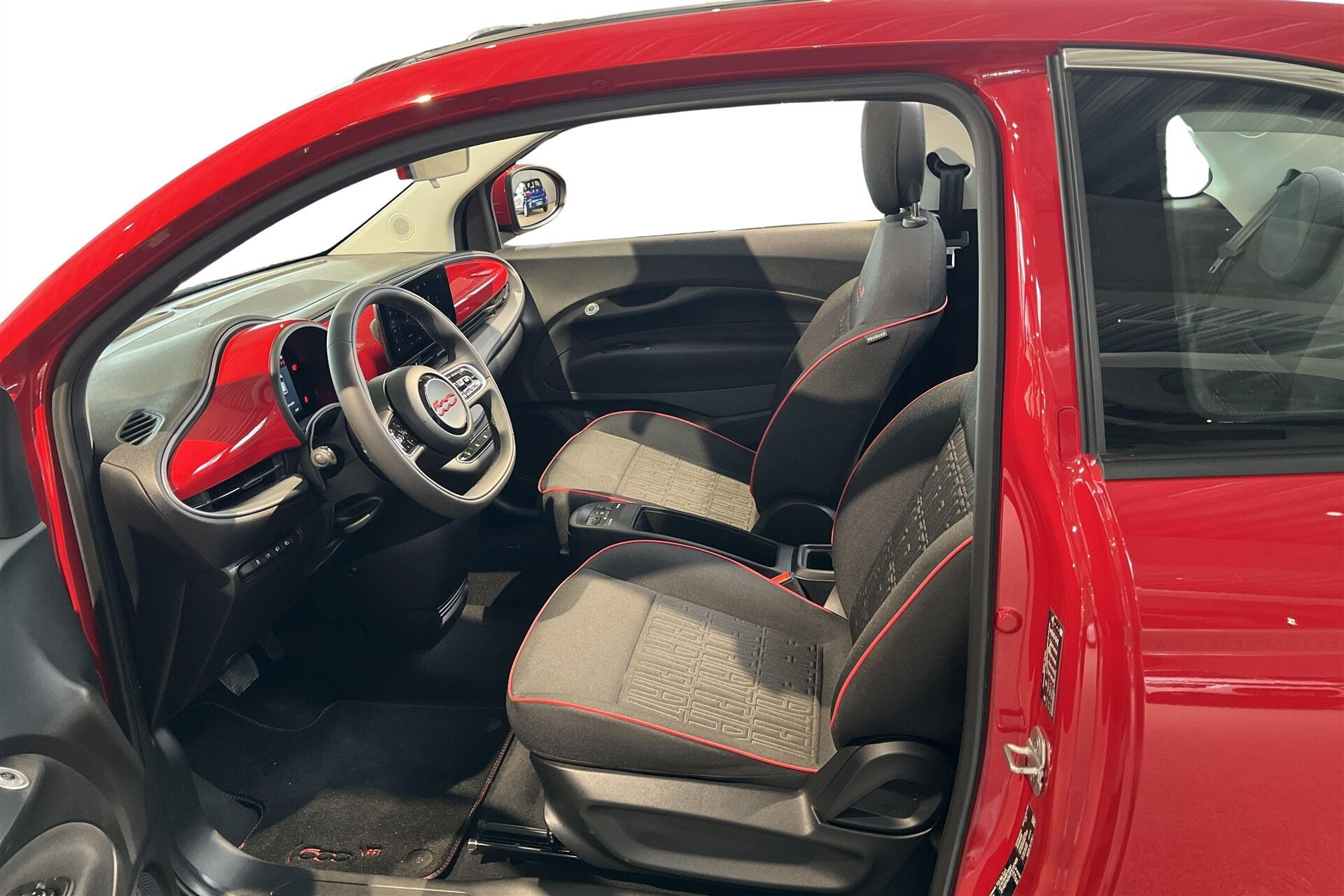 Rød Fiat 500e fra 2023