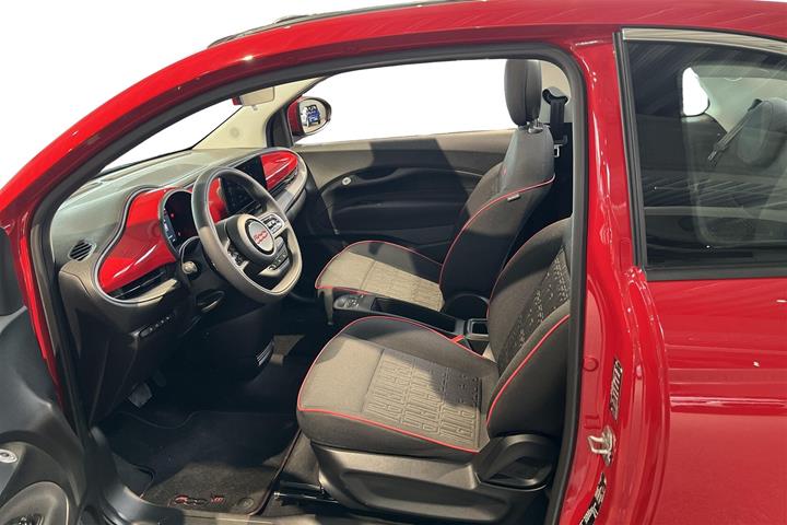 Rød Fiat 500e fra 2023