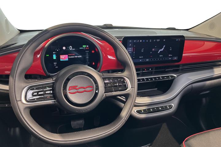 Rød Fiat 500e fra 2023