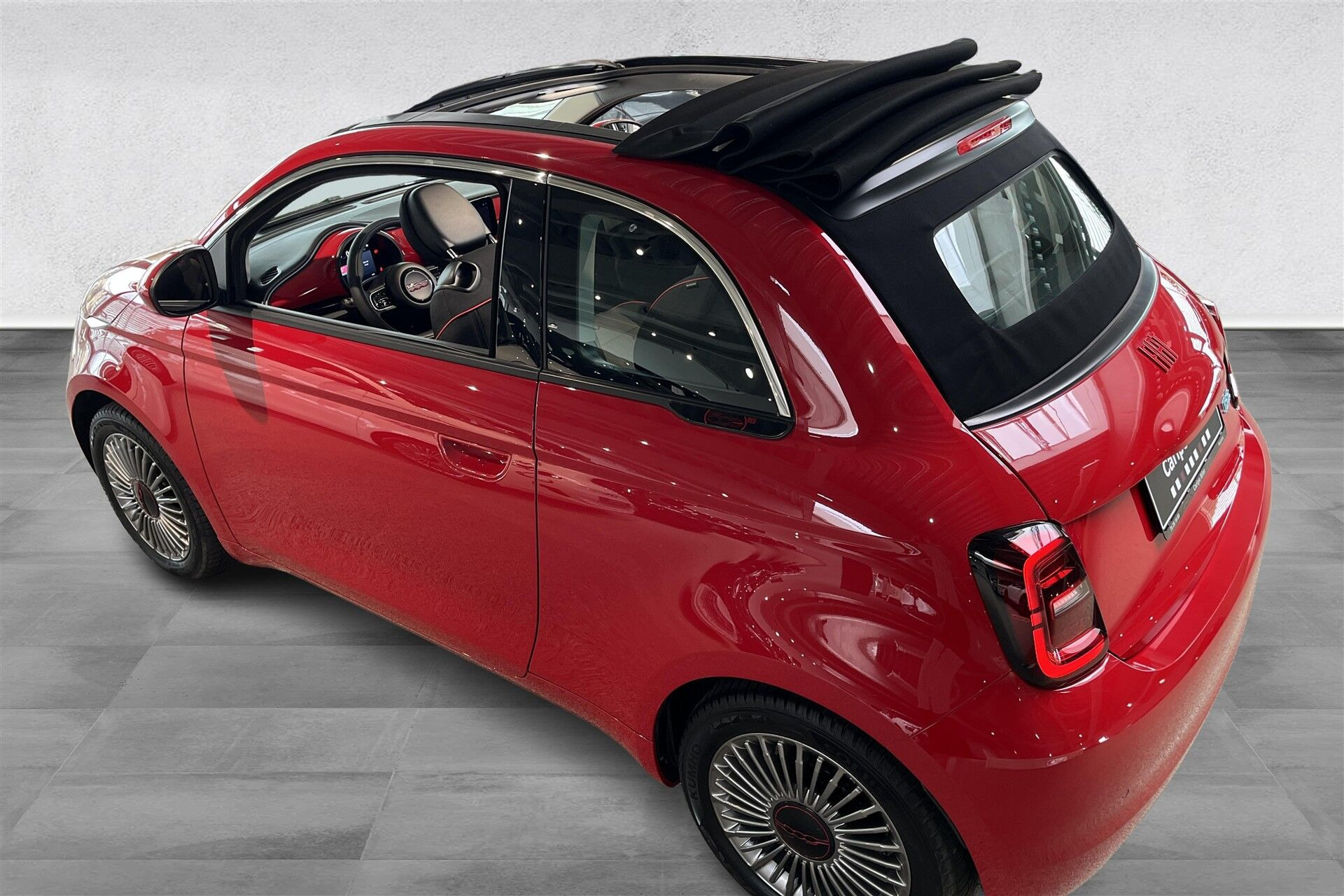 Rød Fiat 500e fra 2023