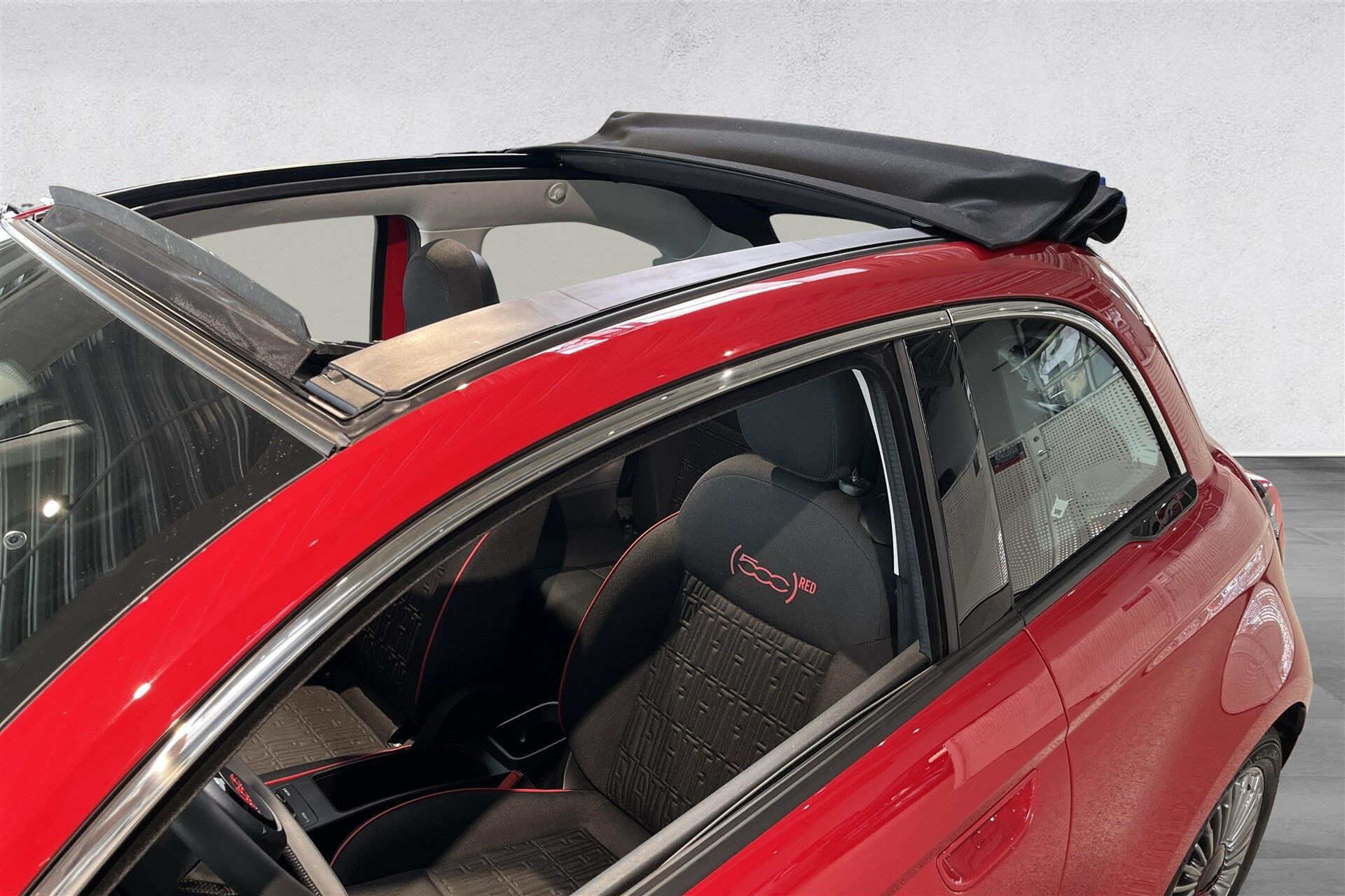 Rød Fiat 500e fra 2023