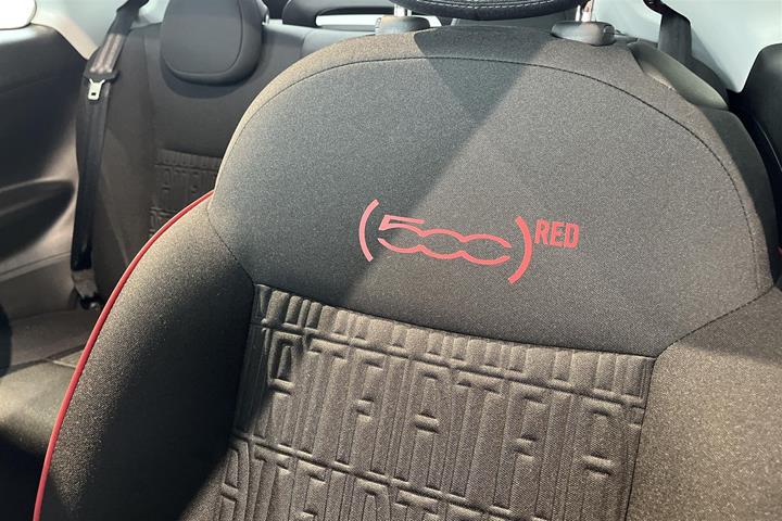 Rød Fiat 500e fra 2023