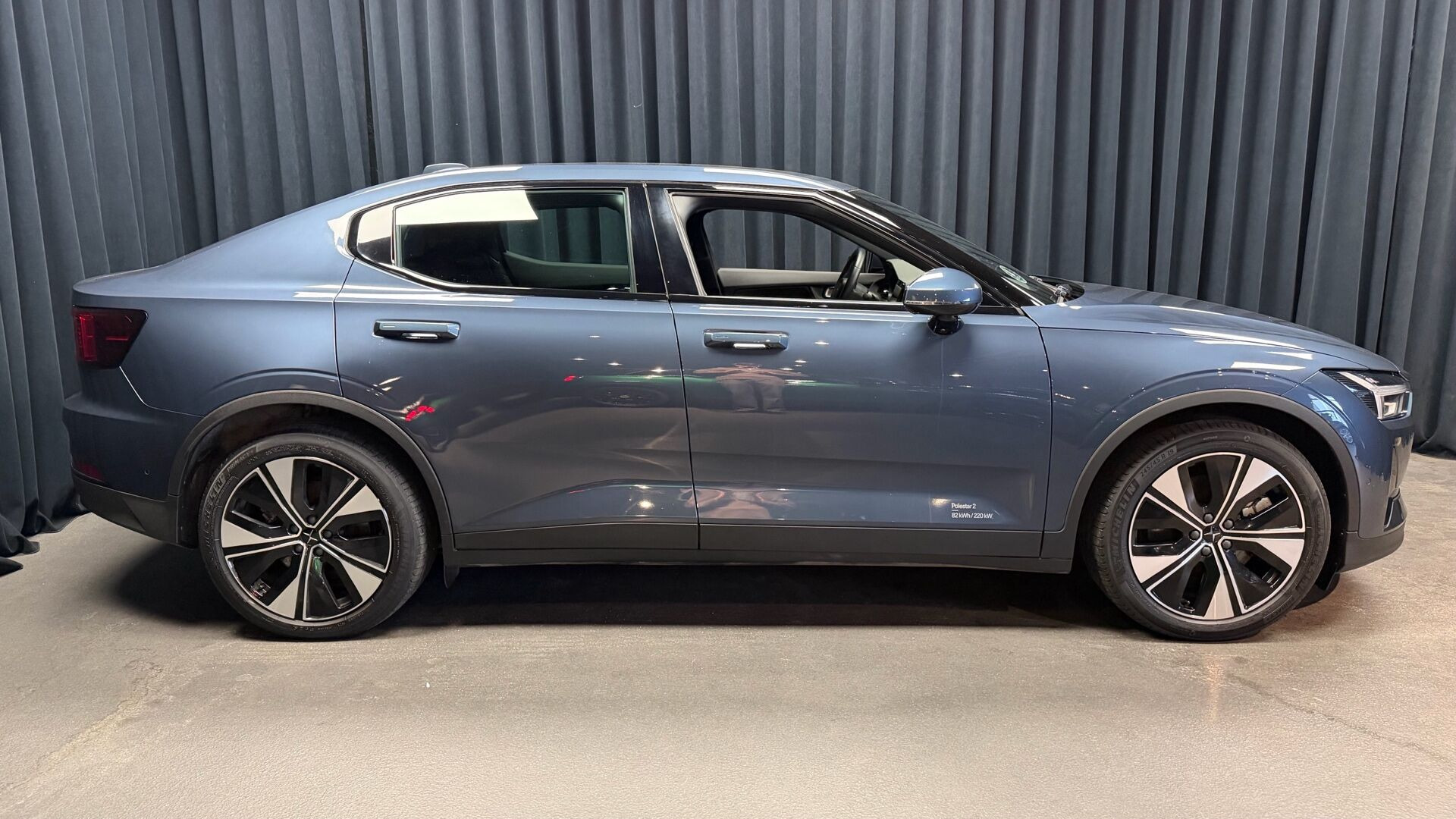 Sort Polestar 2 fra 2024