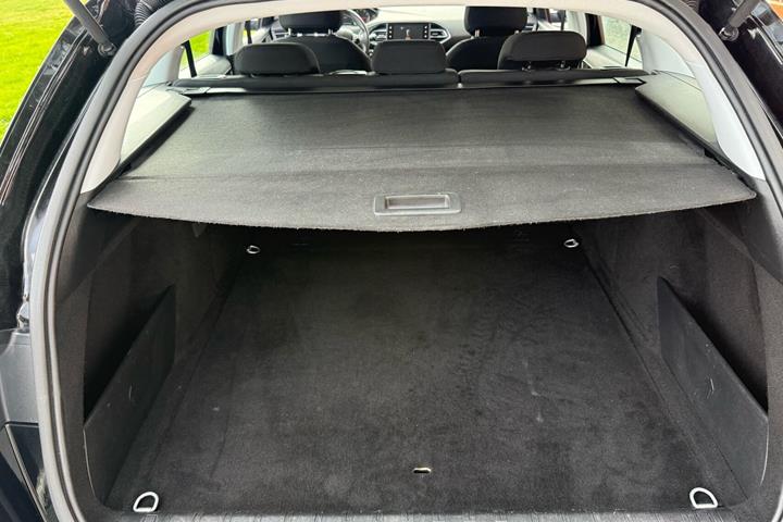 Sort Peugeot 308 fra 2014