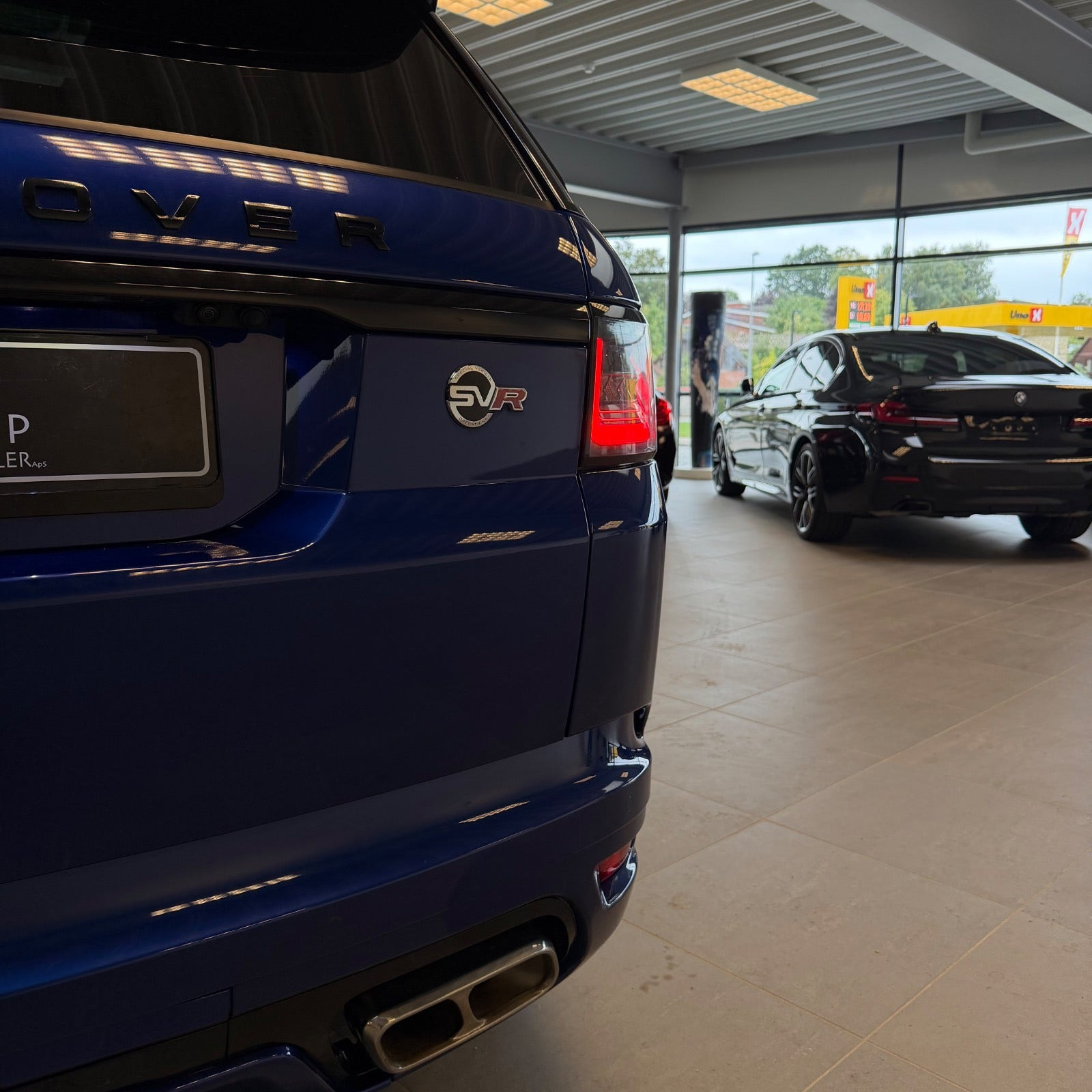 Blå Land Rover Range Rover sport fra 2020