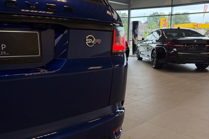 Blå Land Rover Range Rover sport fra 2020