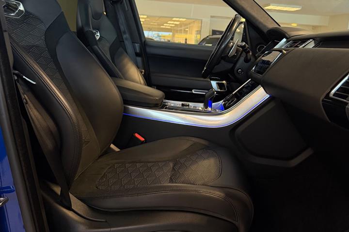 Blå Land Rover Range Rover sport fra 2020