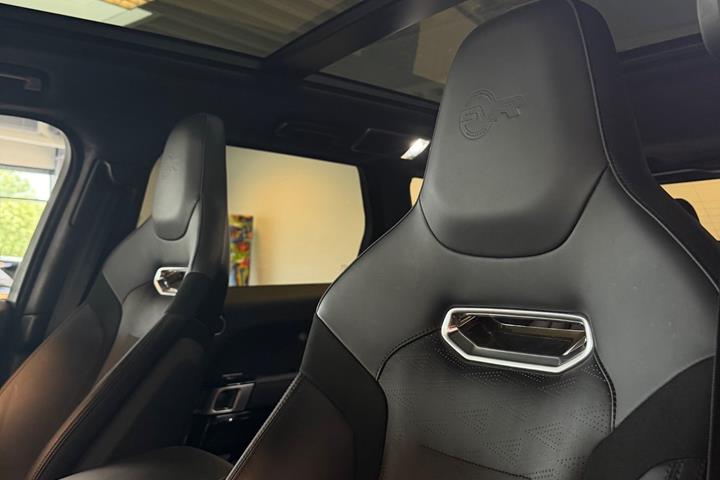 Blå Land Rover Range Rover sport fra 2020