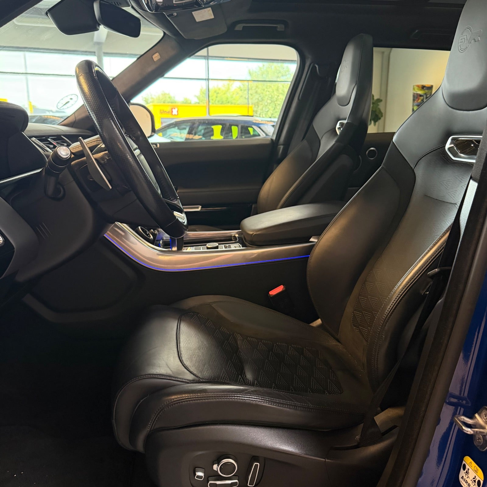Blå Land Rover Range Rover sport fra 2020