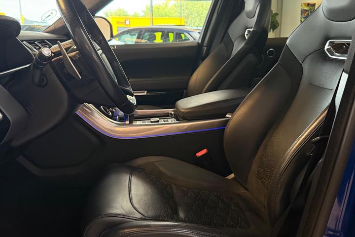 Blå Land Rover Range Rover sport fra 2020
