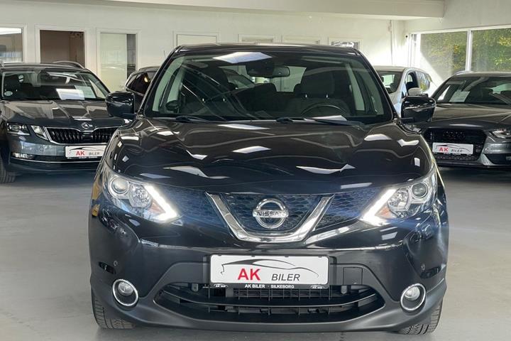 Sort Nissan Qashqai fra 2017