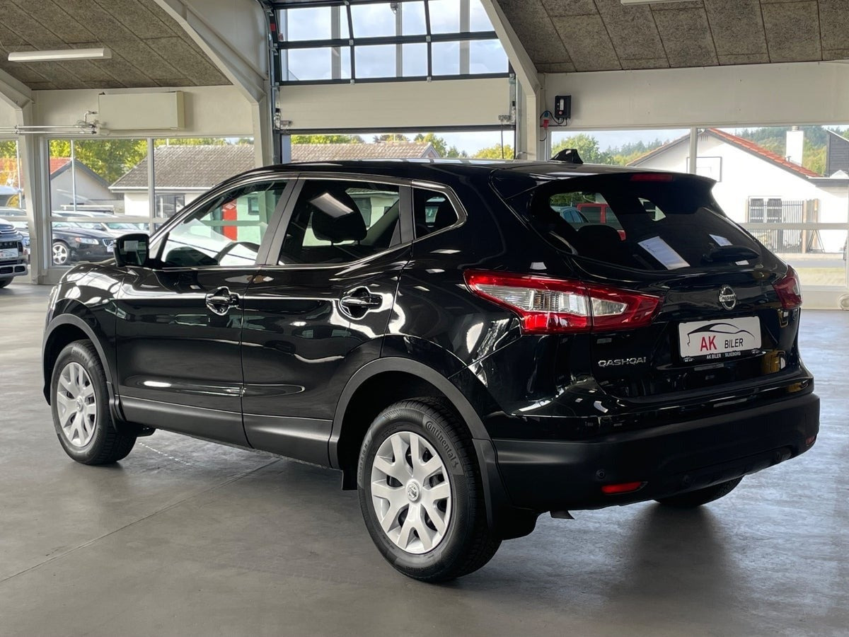 Sort Nissan Qashqai fra 2017