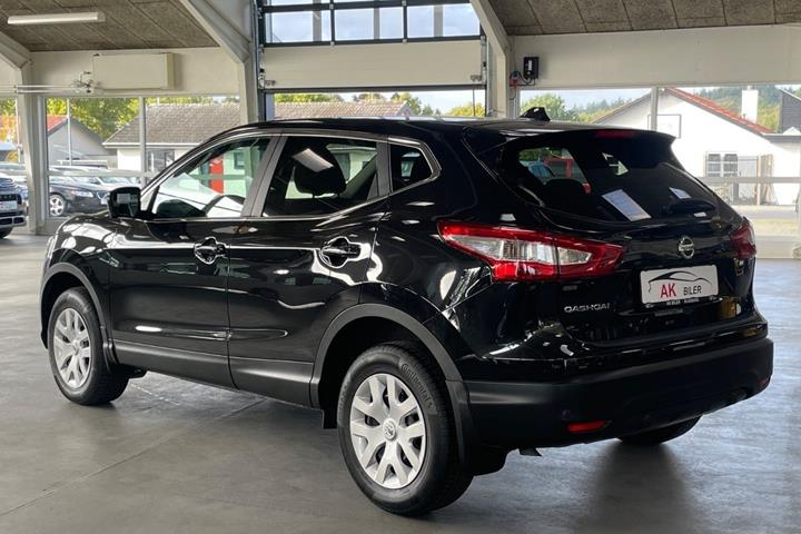 Sort Nissan Qashqai fra 2017