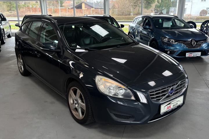 Grå Volvo V60 fra 2011