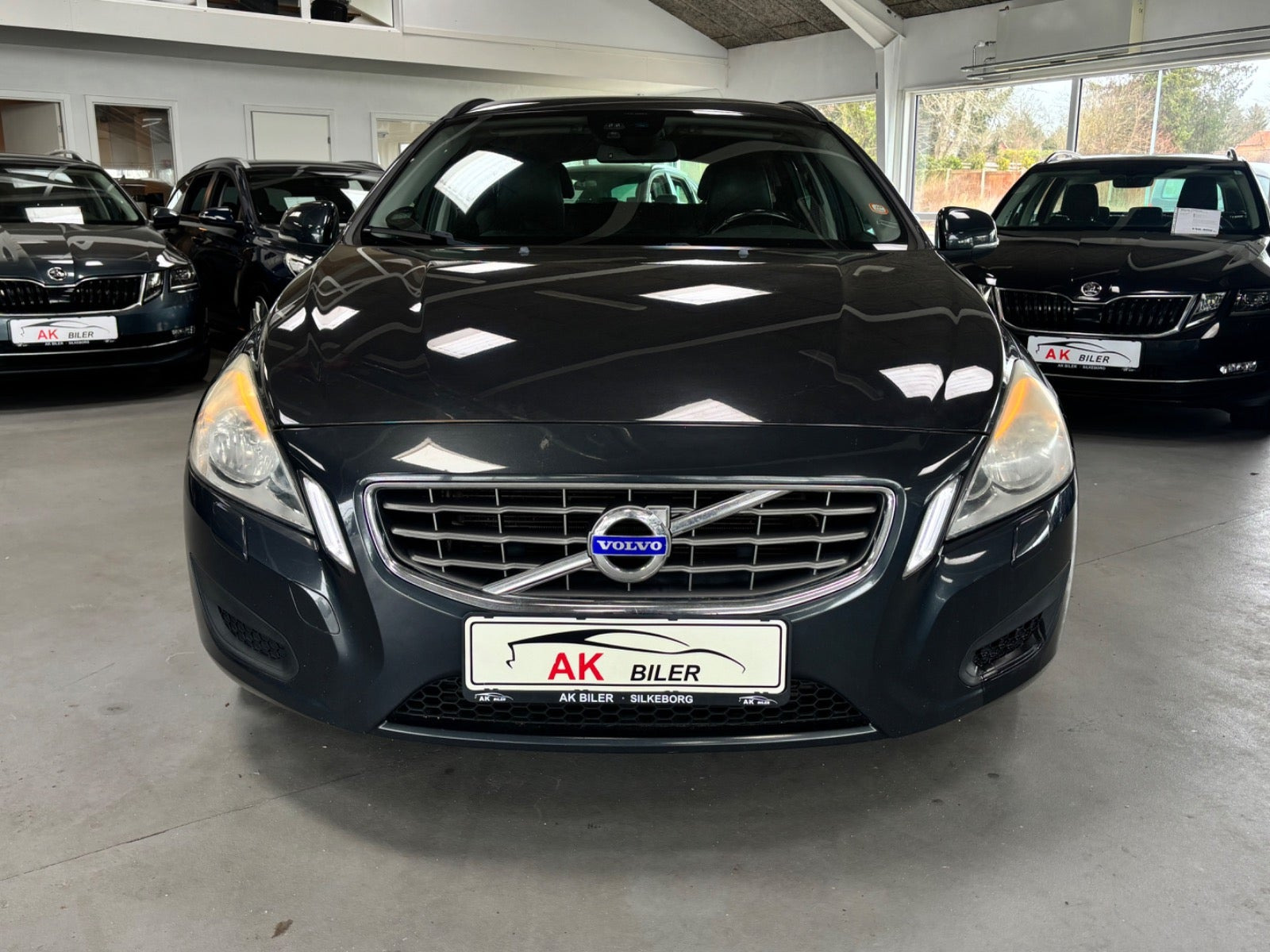 Grå Volvo V60 fra 2011