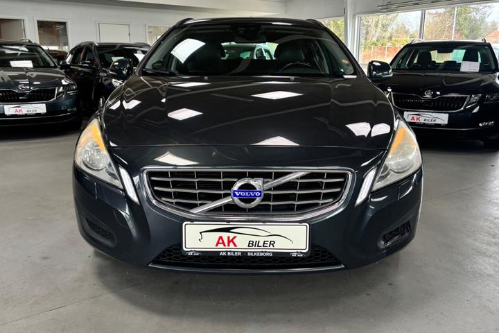 Grå Volvo V60 fra 2011