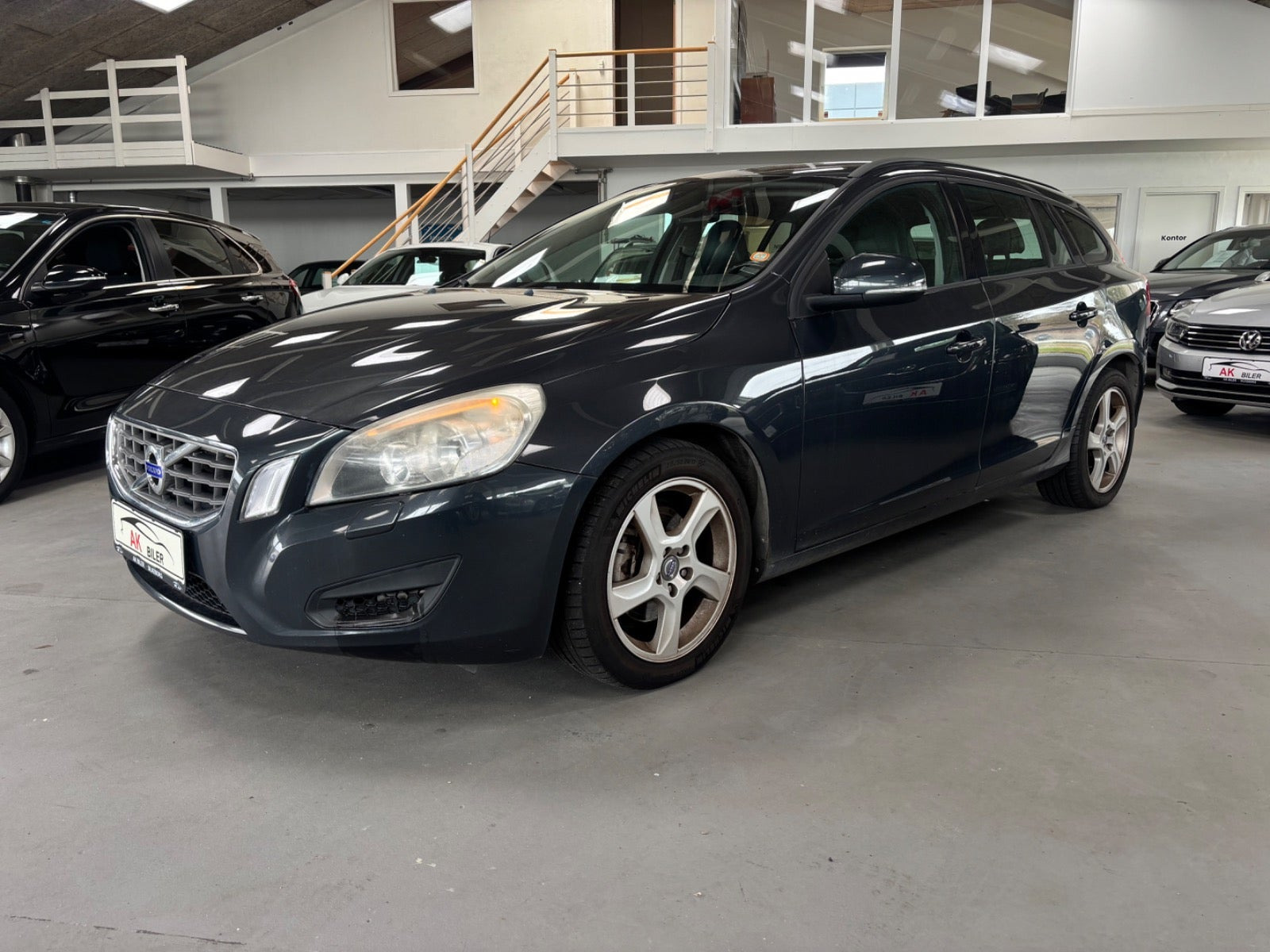 Grå Volvo V60 fra 2011