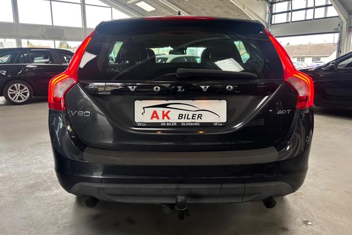 Grå Volvo V60 fra 2011
