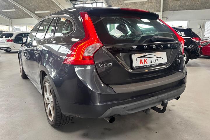 Grå Volvo V60 fra 2011